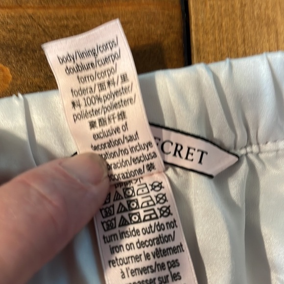 Victoria secret sequine heart shorts size med satin lined white/silver/gold - Picture 8 of 8